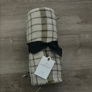 (NWT) Hearth & Hand Green and Cream Plaid Throw Blanket